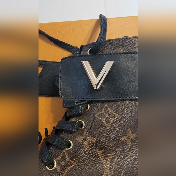 Louis VuittonWomen's Wonderland Flat Ranger Boots Monogram Canvas and Leather - Picture 6 of 13